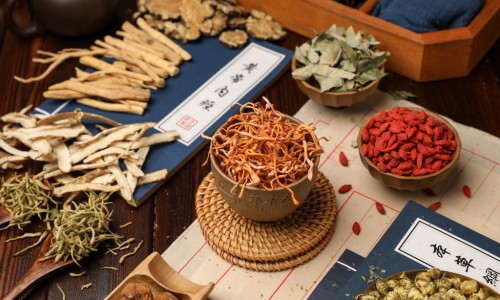 夏季可以吃黄芪颗粒么网 :分享夏季可以吃黄芪颗粒么嘛-夏天可以吃黄芪吗知识